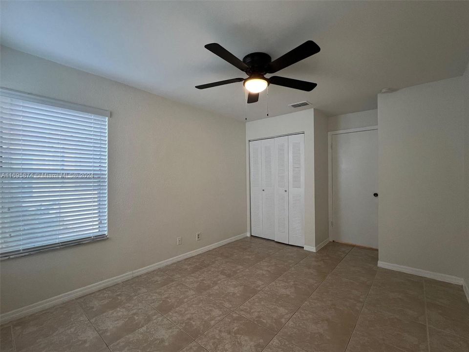 For Sale: $235,000 (2 beds, 1 baths, 912 Square Feet)