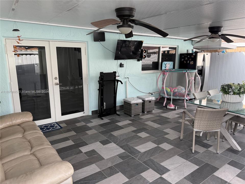 For Sale: $550,000 (3 beds, 2 baths, 1130 Square Feet)