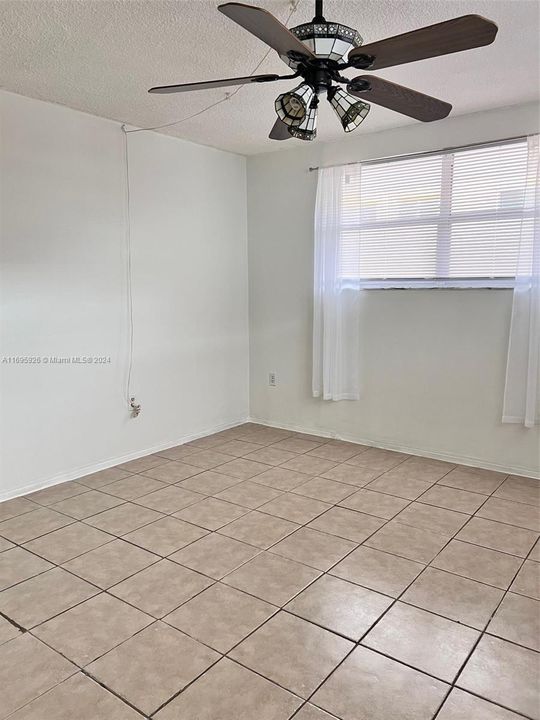 For Rent: $1,700 (1 beds, 1 baths, 595 Square Feet)