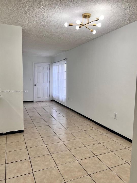 For Rent: $1,700 (1 beds, 1 baths, 595 Square Feet)