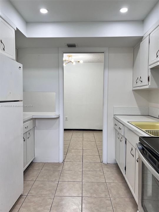 For Rent: $1,700 (1 beds, 1 baths, 595 Square Feet)