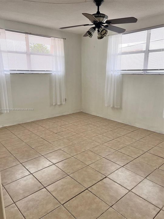 For Rent: $1,700 (1 beds, 1 baths, 595 Square Feet)