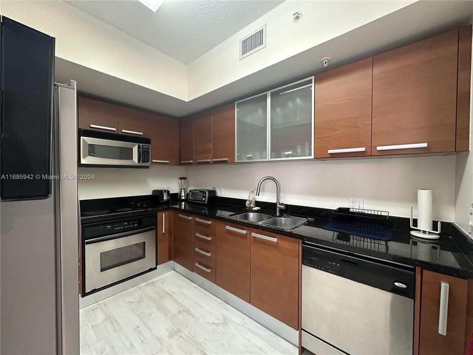 For Rent: $3,600 (2 beds, 2 baths, 1337 Square Feet)