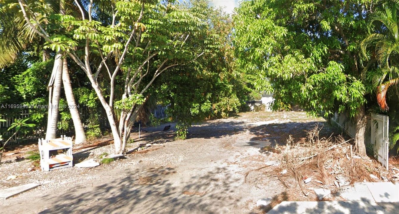 En Venta: $199,999 (0.18 acres)