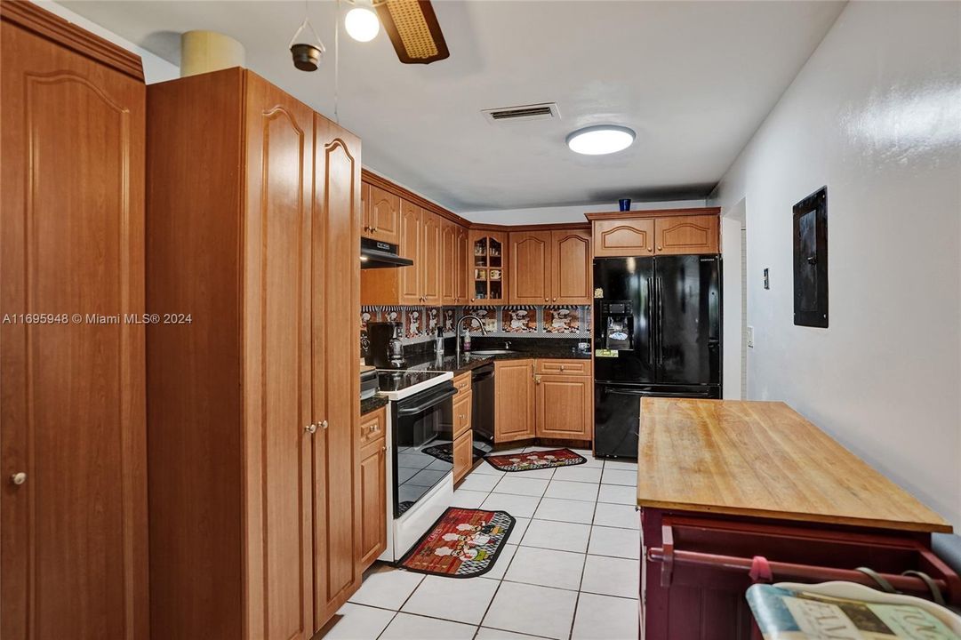 For Sale: $445,000 (3 beds, 2 baths, 1223 Square Feet)