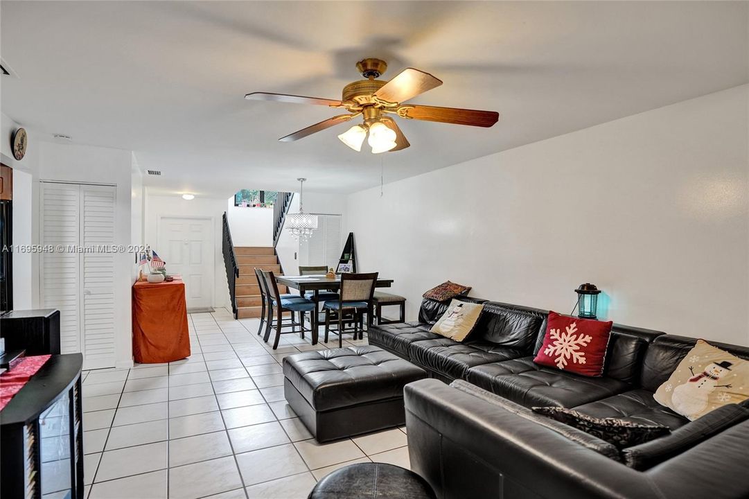 For Sale: $445,000 (3 beds, 2 baths, 1223 Square Feet)