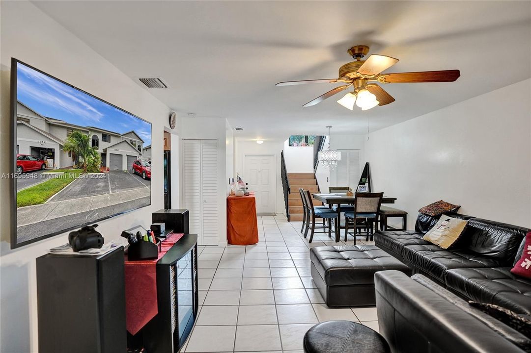 For Sale: $445,000 (3 beds, 2 baths, 1223 Square Feet)