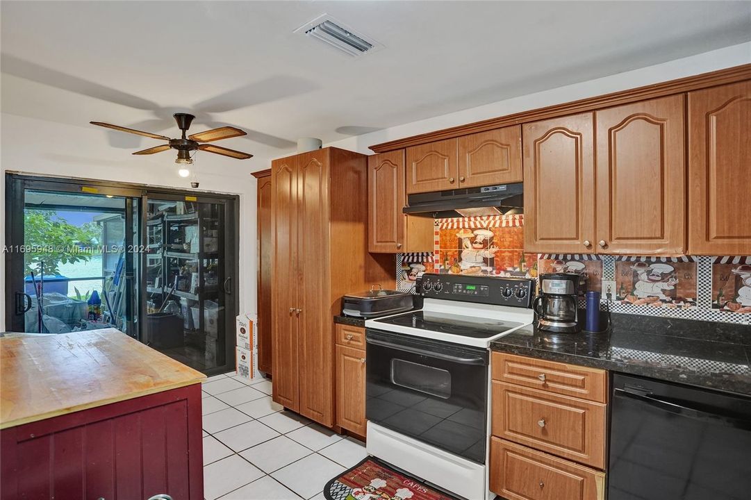 For Sale: $445,000 (3 beds, 2 baths, 1223 Square Feet)