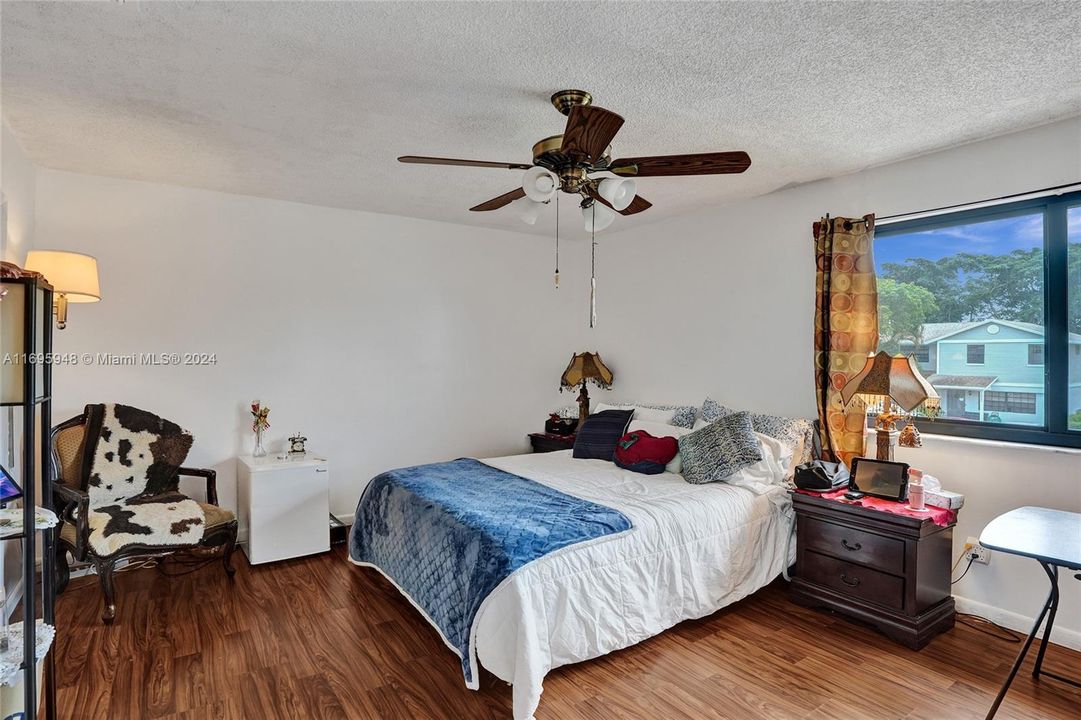 For Sale: $445,000 (3 beds, 2 baths, 1223 Square Feet)