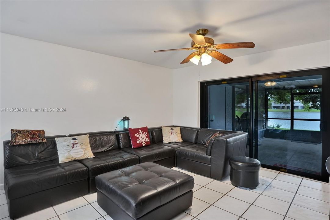 For Sale: $445,000 (3 beds, 2 baths, 1223 Square Feet)