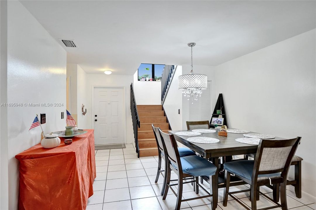 For Sale: $445,000 (3 beds, 2 baths, 1223 Square Feet)