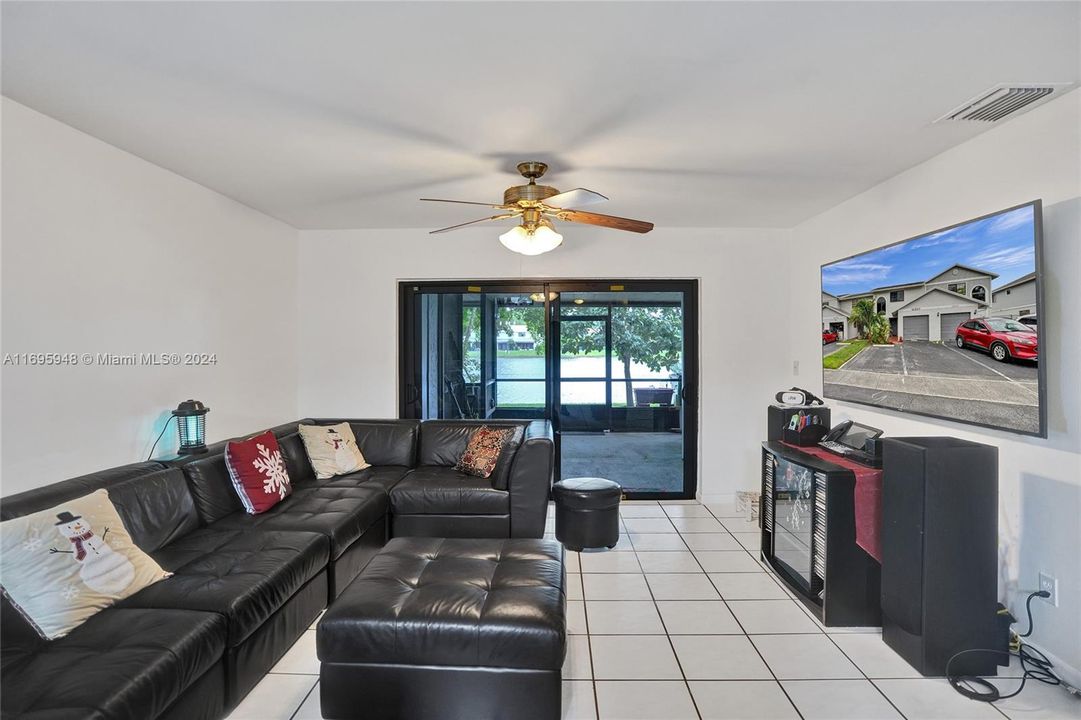 For Sale: $445,000 (3 beds, 2 baths, 1223 Square Feet)