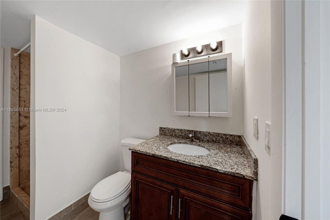 For Sale: $399,900 (2 beds, 2 baths, 1276 Square Feet)