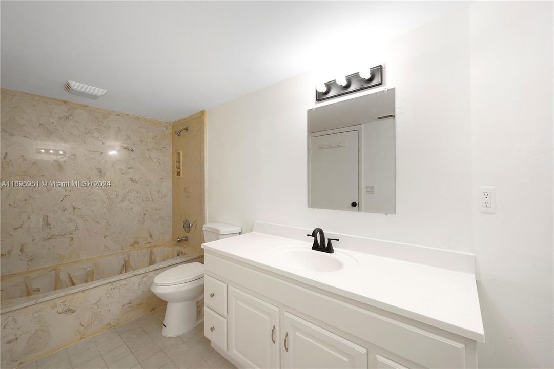 For Sale: $399,900 (2 beds, 2 baths, 1276 Square Feet)