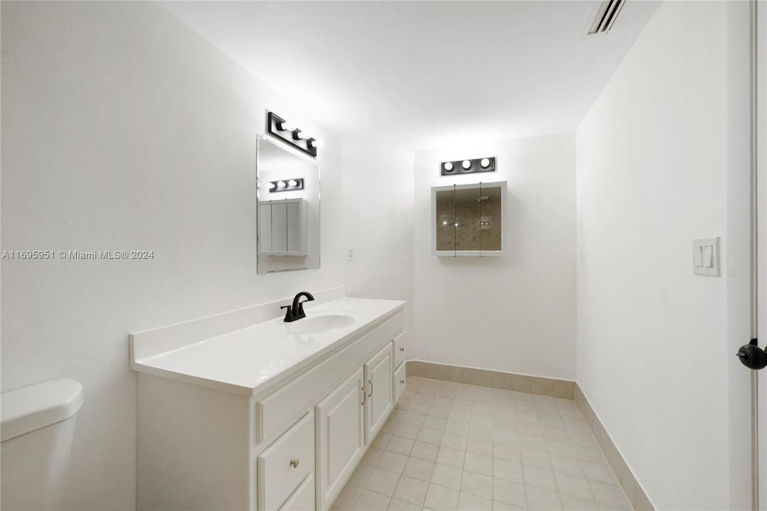 For Sale: $399,900 (2 beds, 2 baths, 1276 Square Feet)