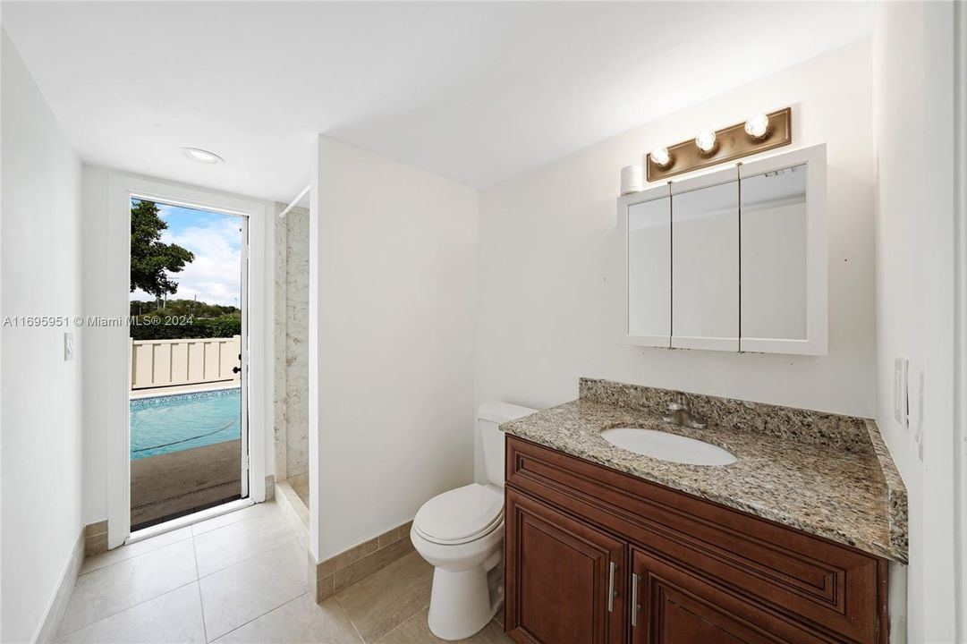 For Sale: $399,900 (2 beds, 2 baths, 1276 Square Feet)