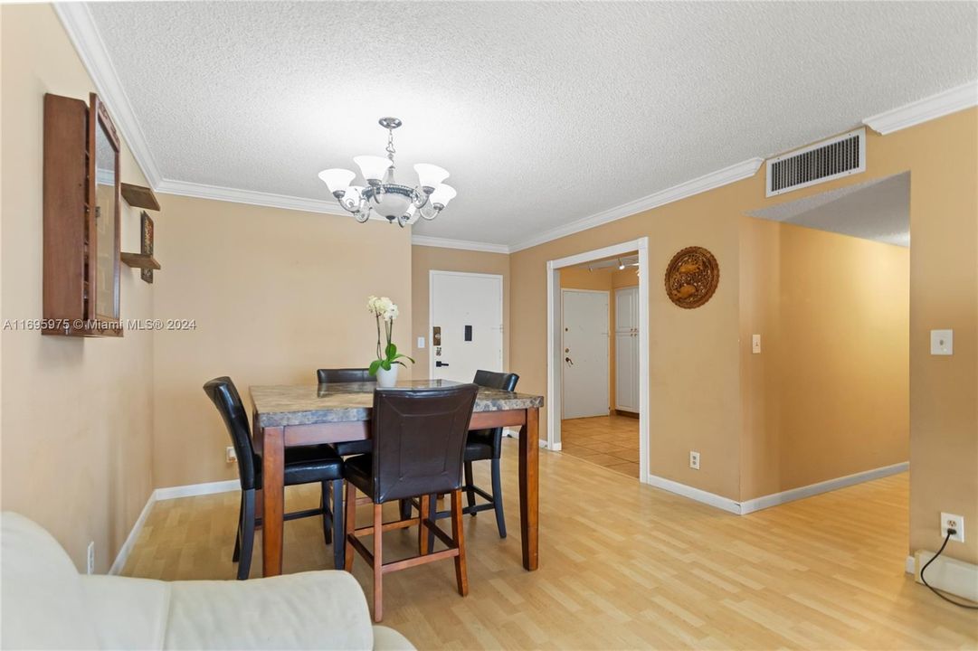 For Sale: $385,000 (2 beds, 2 baths, 1262 Square Feet)