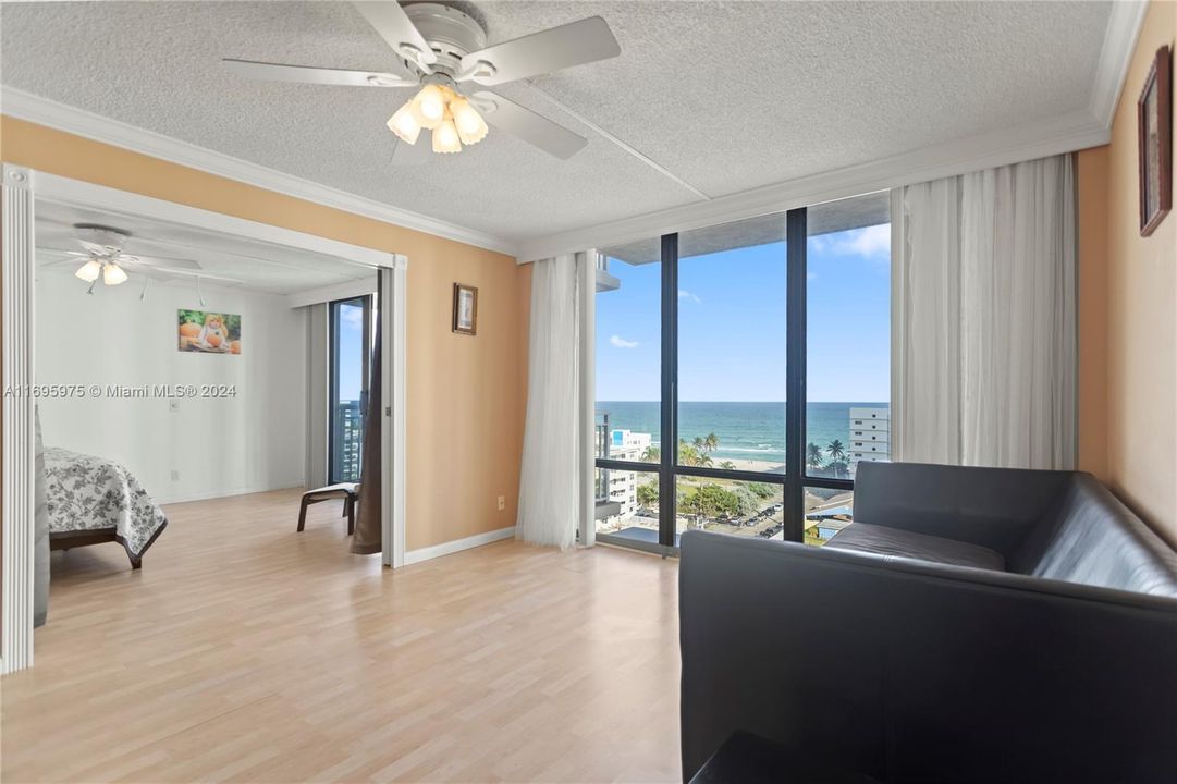 For Sale: $385,000 (2 beds, 2 baths, 1262 Square Feet)