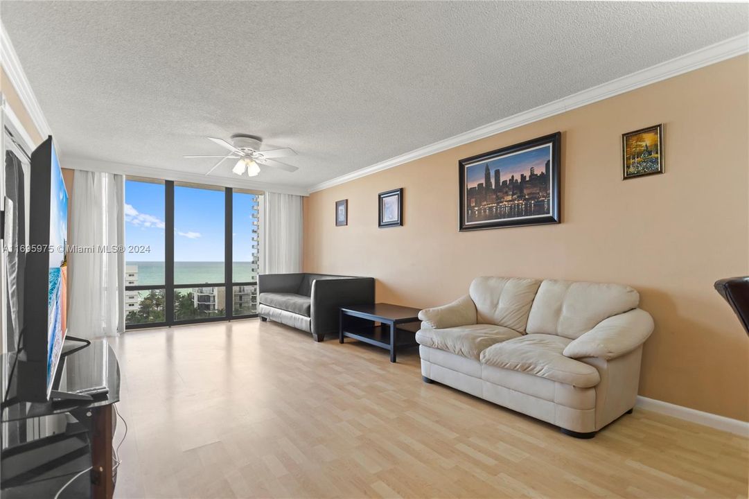 For Sale: $385,000 (2 beds, 2 baths, 1262 Square Feet)