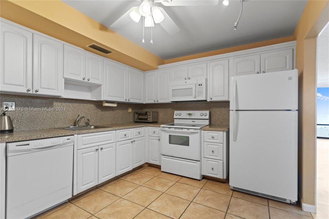 For Sale: $385,000 (2 beds, 2 baths, 1262 Square Feet)