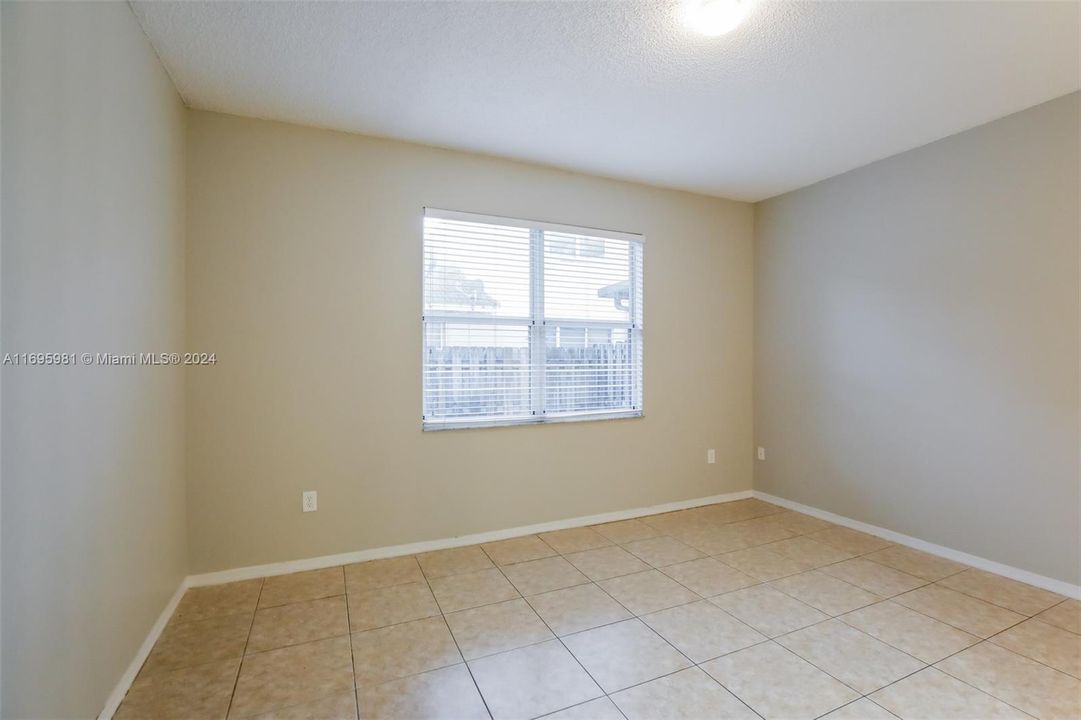 For Rent: $2,040 (3 beds, 2 baths, 1298 Square Feet)