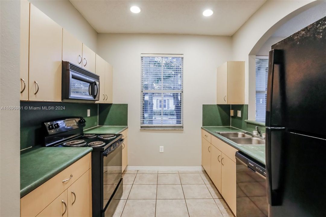 For Rent: $2,040 (3 beds, 2 baths, 1298 Square Feet)