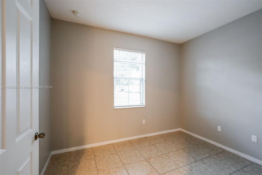 For Rent: $2,040 (3 beds, 2 baths, 1298 Square Feet)