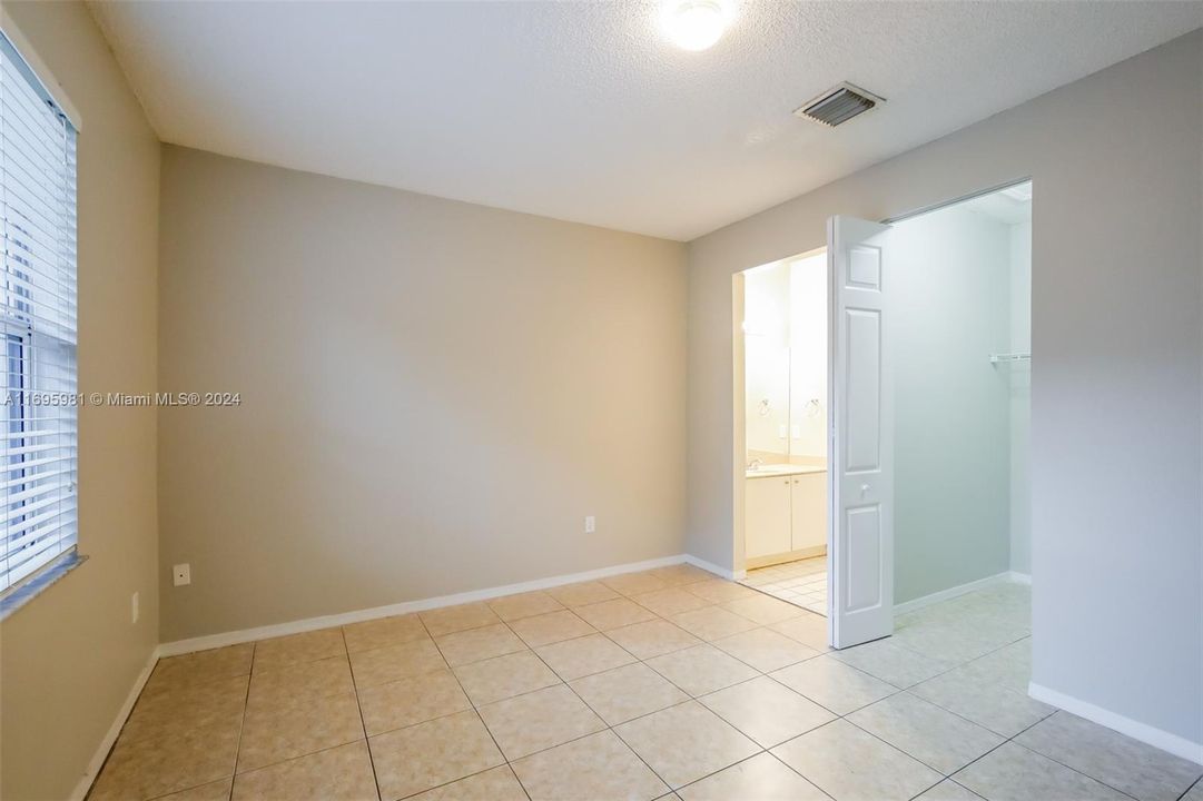 For Rent: $2,040 (3 beds, 2 baths, 1298 Square Feet)