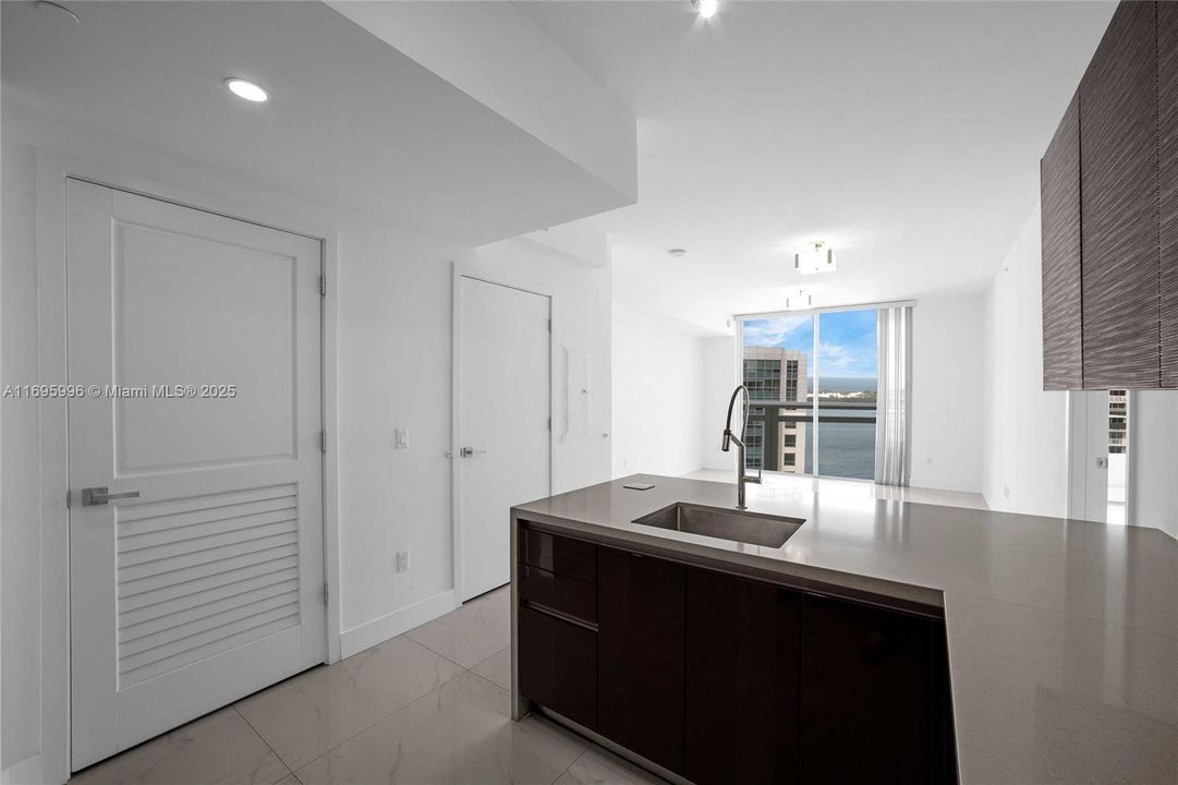 Recently Sold: $623,500 (1 beds, 1 baths, 830 Square Feet)