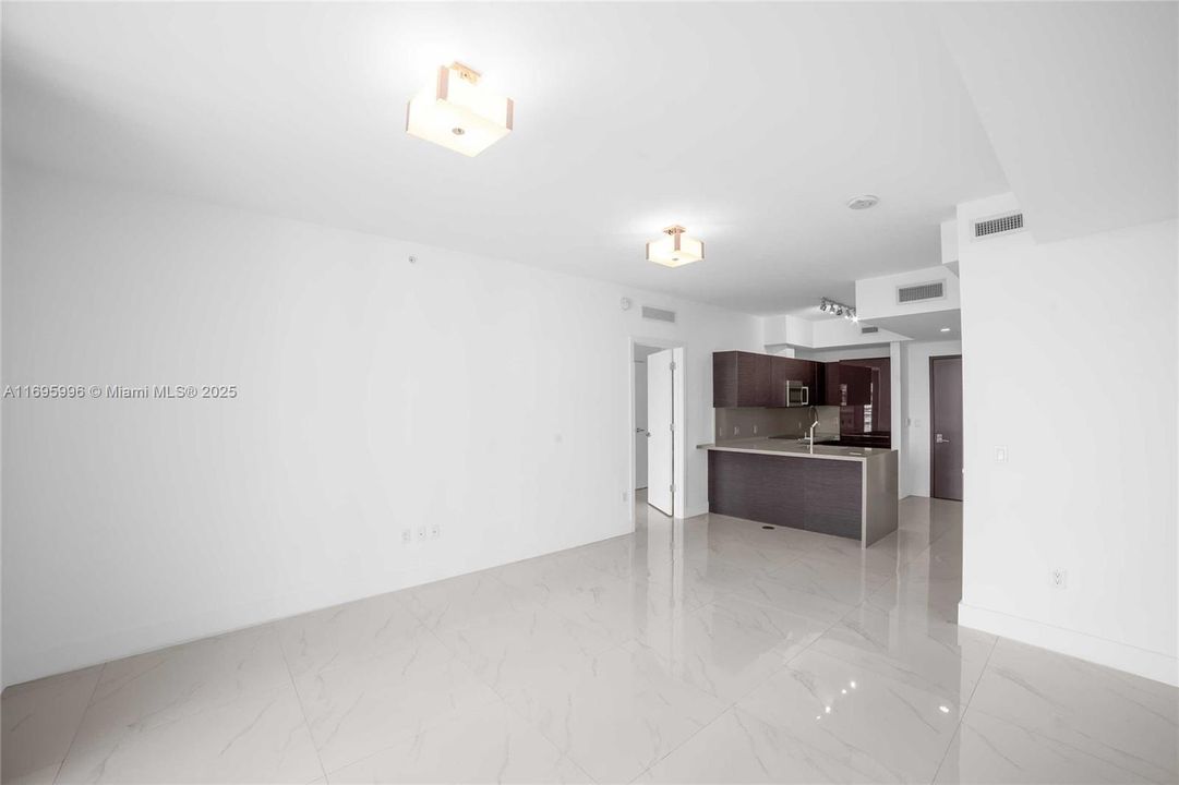 Recently Sold: $623,500 (1 beds, 1 baths, 830 Square Feet)