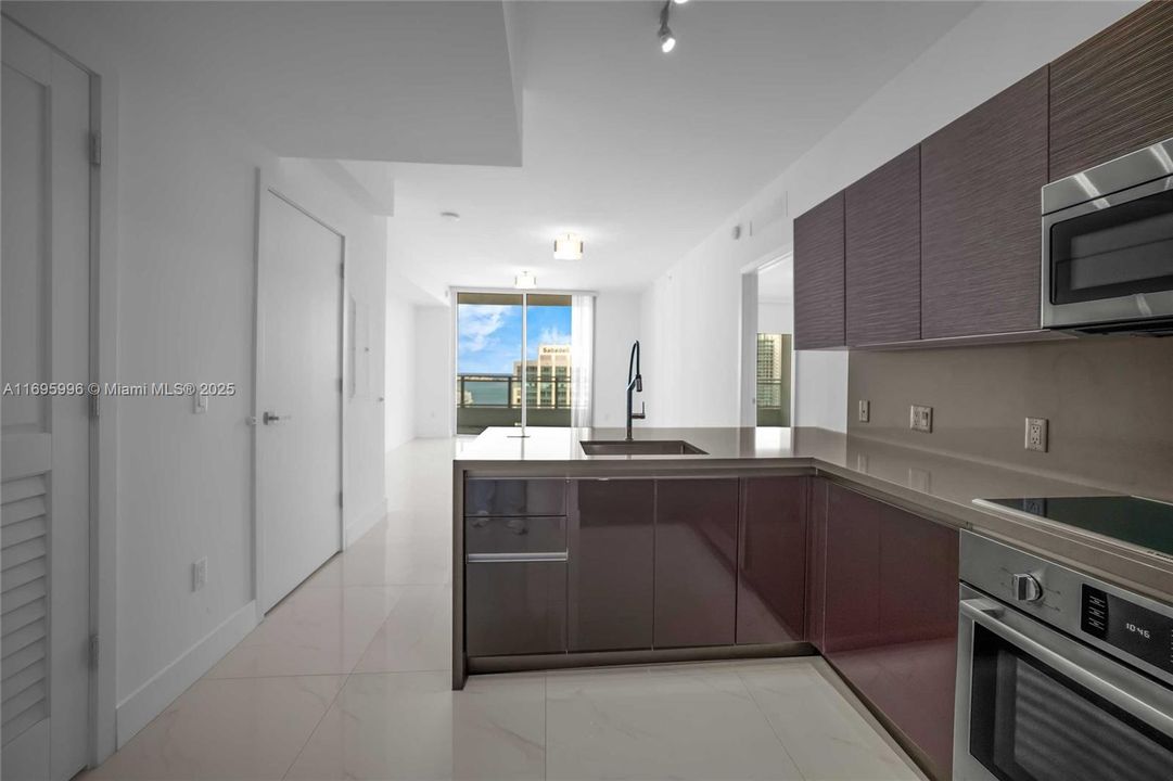 Recently Sold: $623,500 (1 beds, 1 baths, 830 Square Feet)