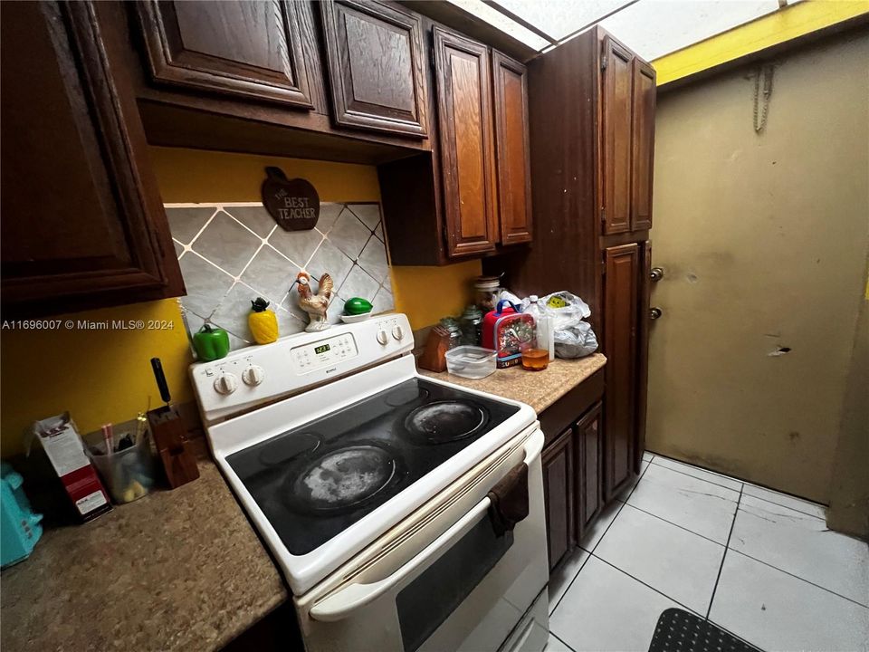 For Sale: $340,000 (2 beds, 2 baths, 1296 Square Feet)