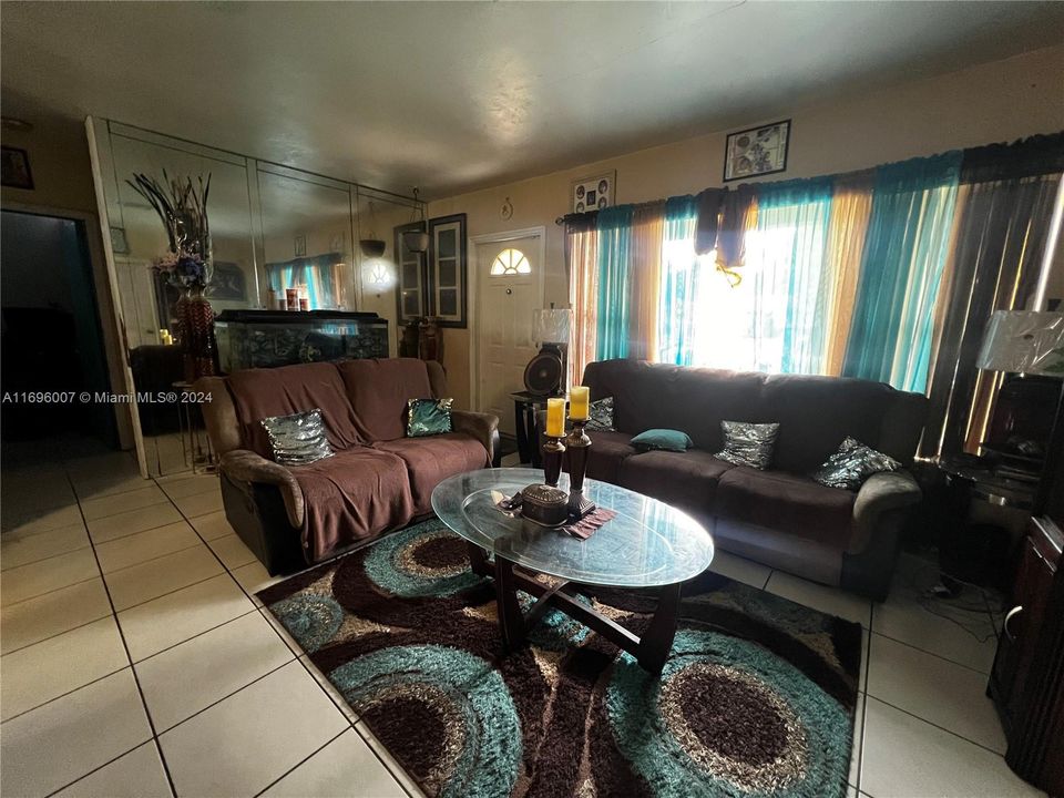 For Sale: $340,000 (2 beds, 2 baths, 1296 Square Feet)