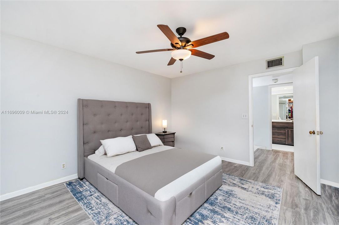 For Sale: $351,000 (2 beds, 2 baths, 1236 Square Feet)