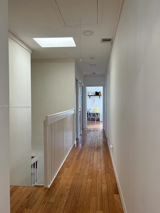 Hallway 2nd floor between bedrooms