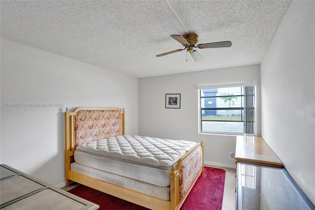 For Sale: $170,000 (2 beds, 2 baths, 902 Square Feet)