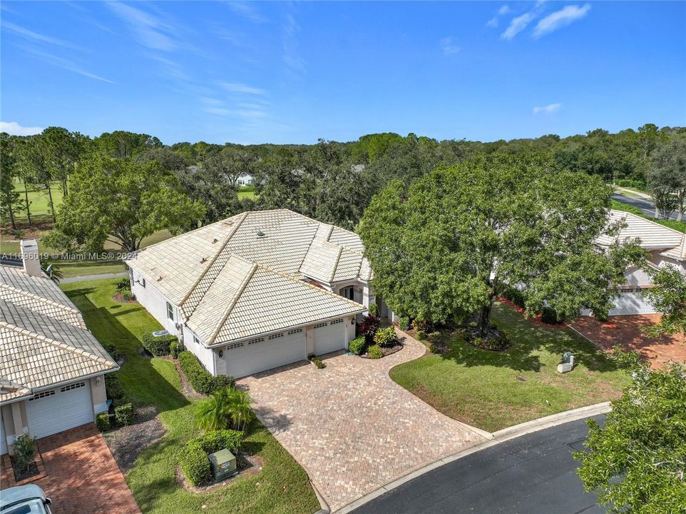 For Sale: $620,000 (4 beds, 2 baths, 2567 Square Feet)