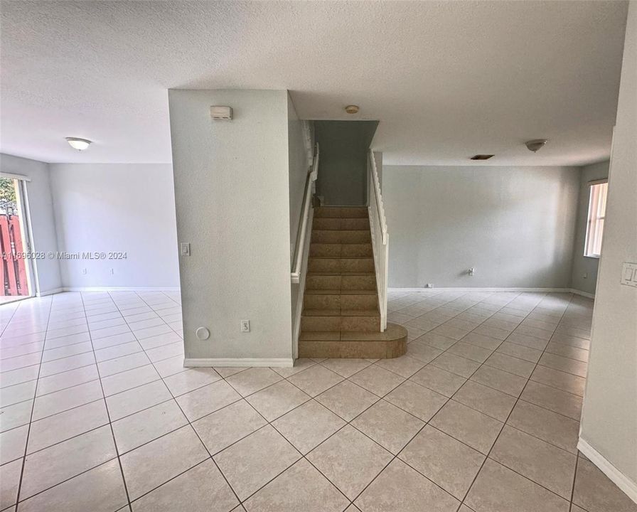 For Rent: $2,950 (3 beds, 2 baths, 1770 Square Feet)