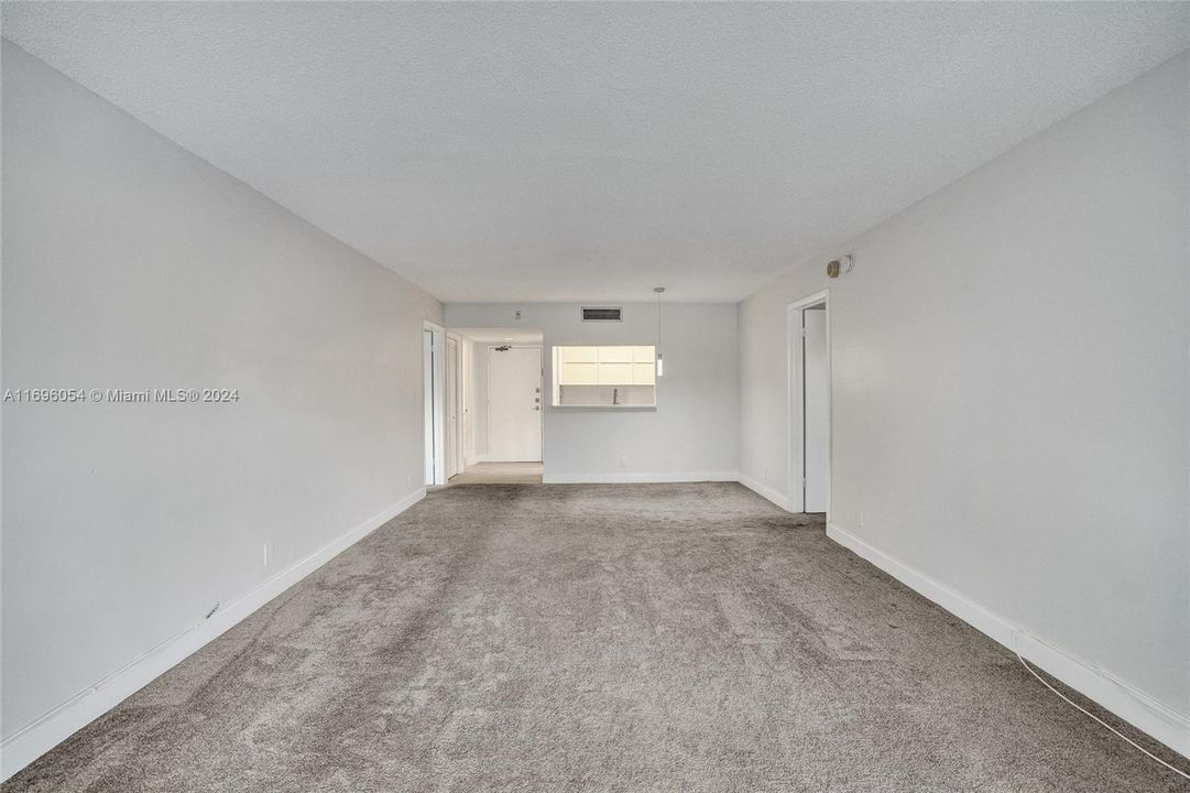 For Rent: $2,100 (2 beds, 2 baths, 1106 Square Feet)