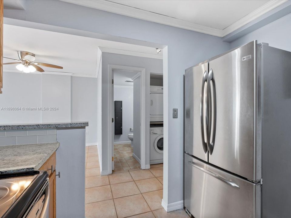 For Sale: $364,000 (1 beds, 1 baths, 700 Square Feet)