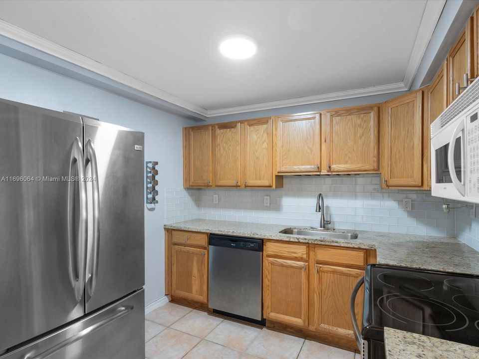 For Sale: $364,000 (1 beds, 1 baths, 700 Square Feet)