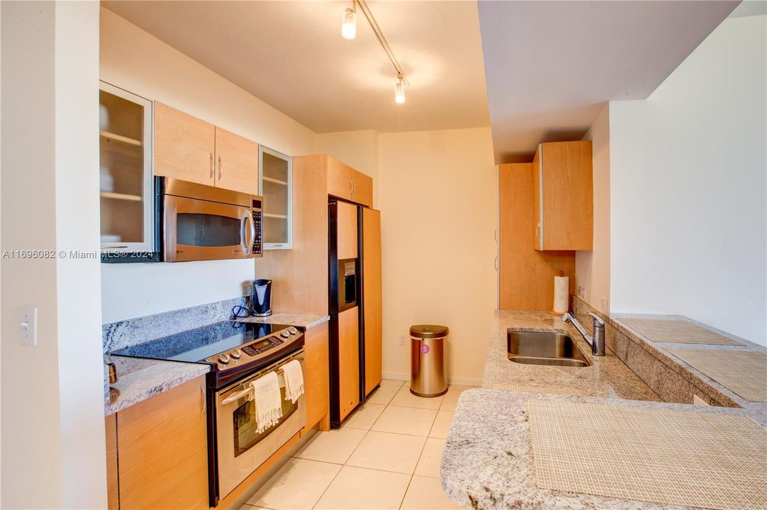 For Sale: $465,000 (2 beds, 2 baths, 1082 Square Feet)