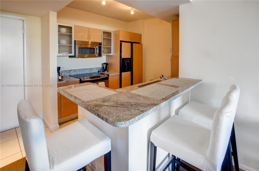 For Sale: $465,000 (2 beds, 2 baths, 1082 Square Feet)