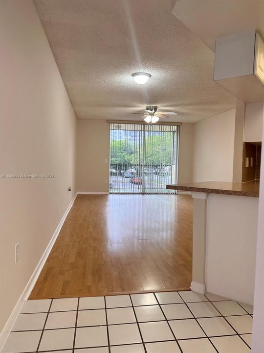 For Rent: $1,880 (1 beds, 1 baths, 810 Square Feet)