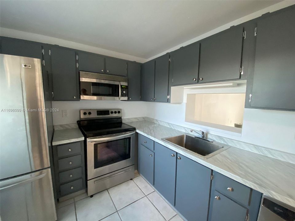 For Rent: $2,200 (2 beds, 2 baths, 1190 Square Feet)