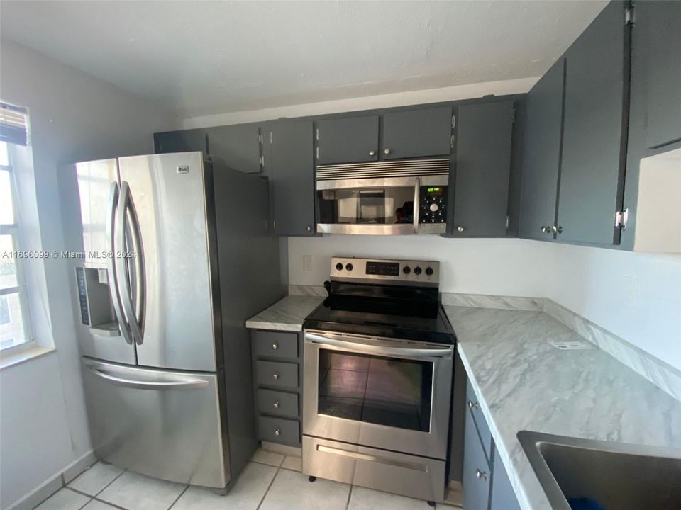 For Rent: $2,200 (2 beds, 2 baths, 1190 Square Feet)