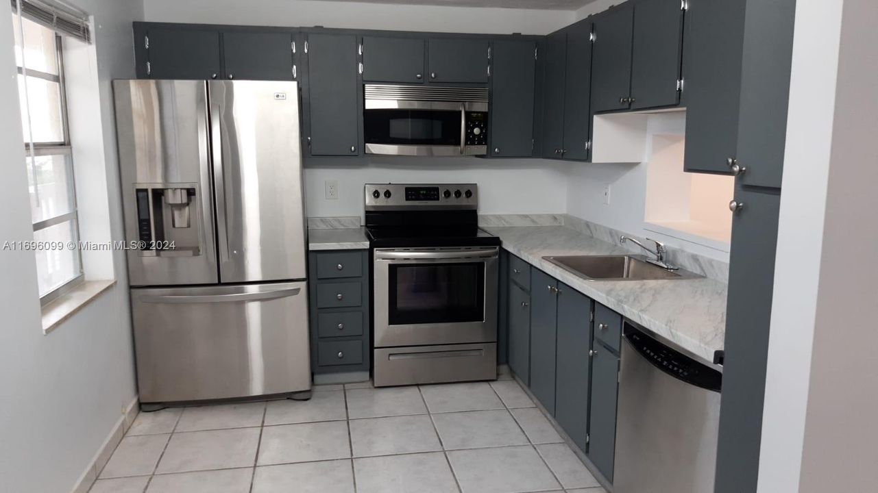 For Rent: $2,200 (2 beds, 2 baths, 1190 Square Feet)