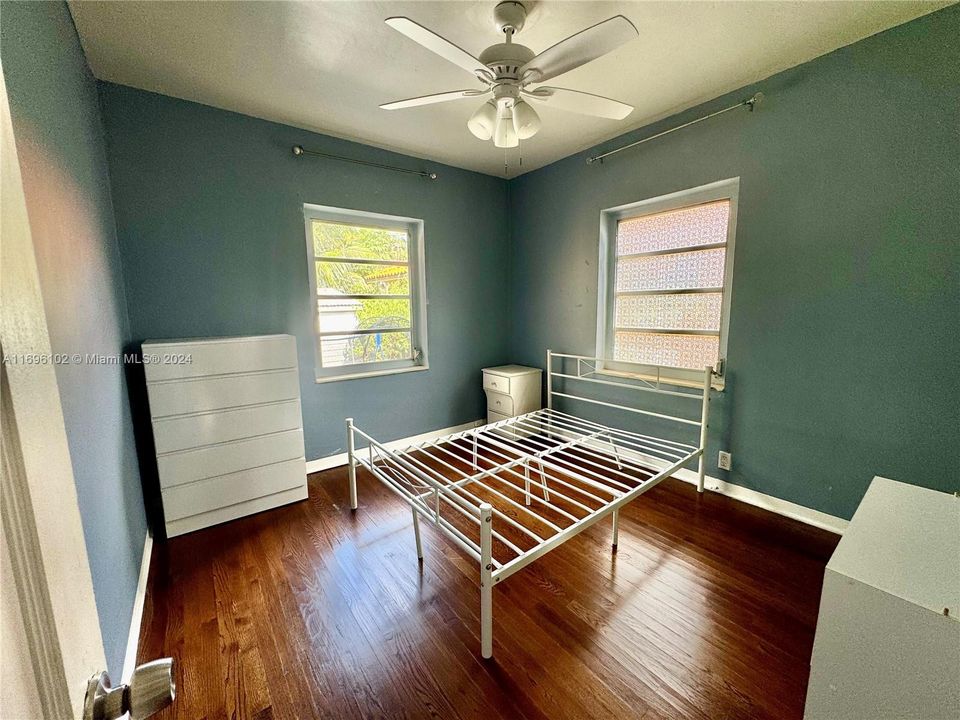 For Rent: $3,000 (2 beds, 1 baths, 1187 Square Feet)