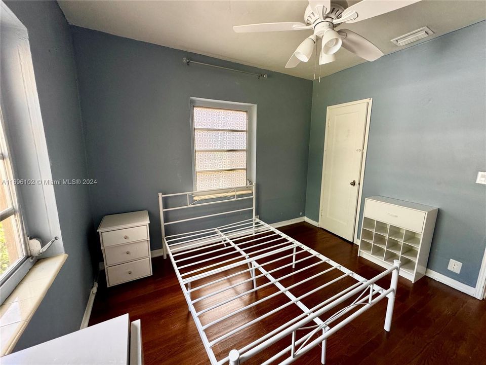 For Rent: $3,000 (2 beds, 1 baths, 1187 Square Feet)