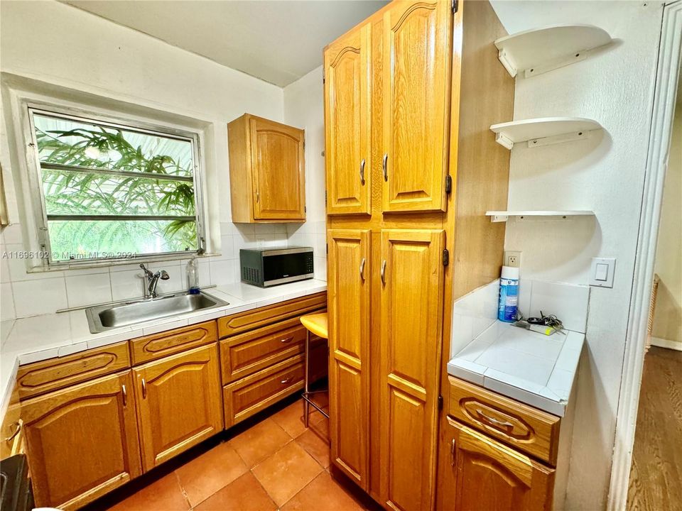 For Rent: $3,000 (2 beds, 1 baths, 1187 Square Feet)